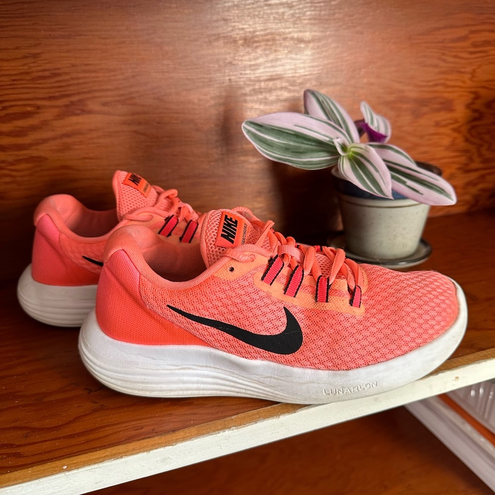 Nike Hot Pink Running Shoes size 7.5 Women’s